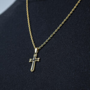 cadena hombre con cruz verde